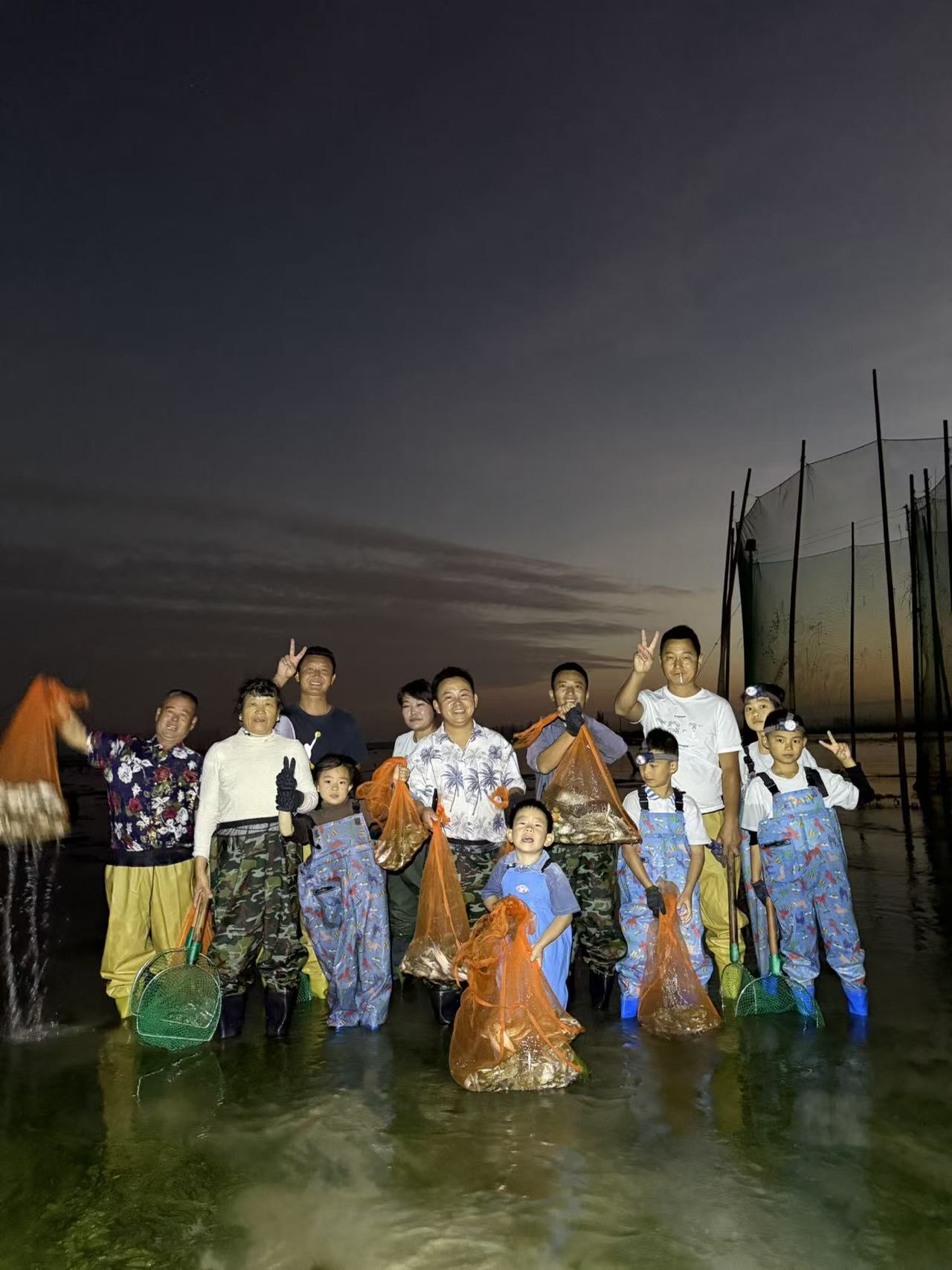 北海夜间深度赶海小团合影