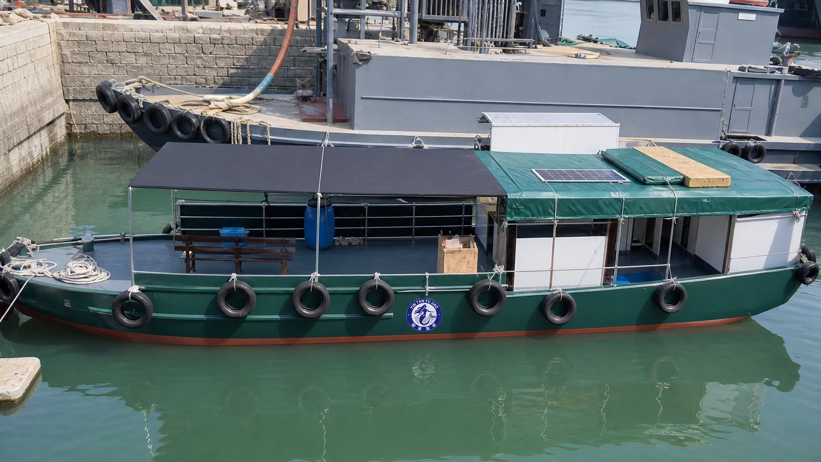 北海外沙岛木船近海垂钓木船船体实拍